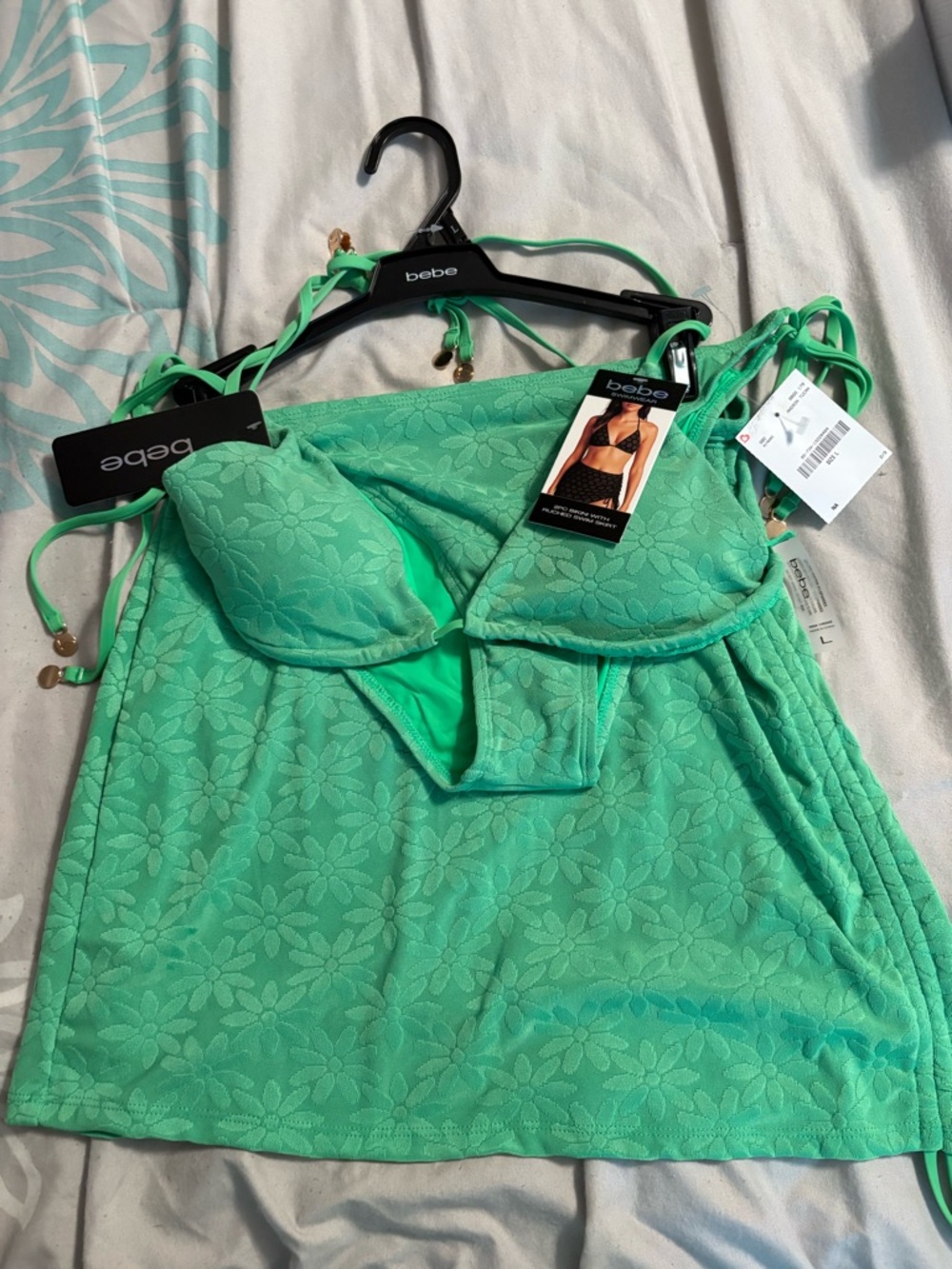 bebe Kelly Green Floral Bikini 3 piece set with cover up skirt. New with tags